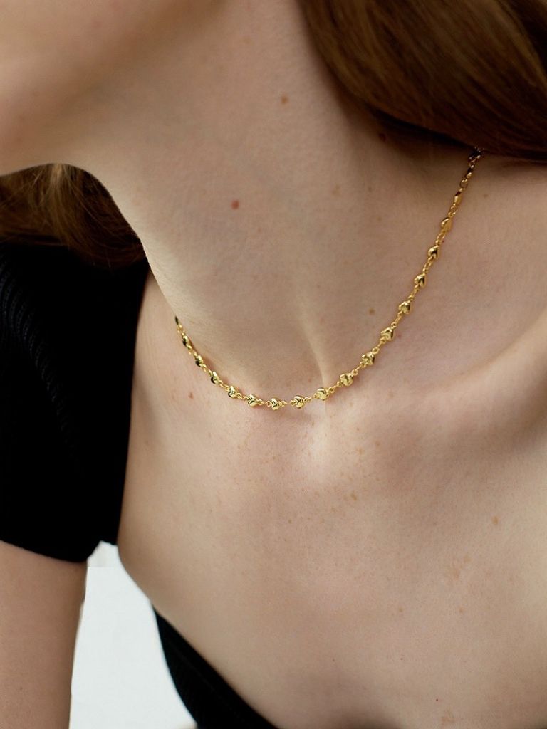 Halsband i stål med 18K guld med litet hjärta