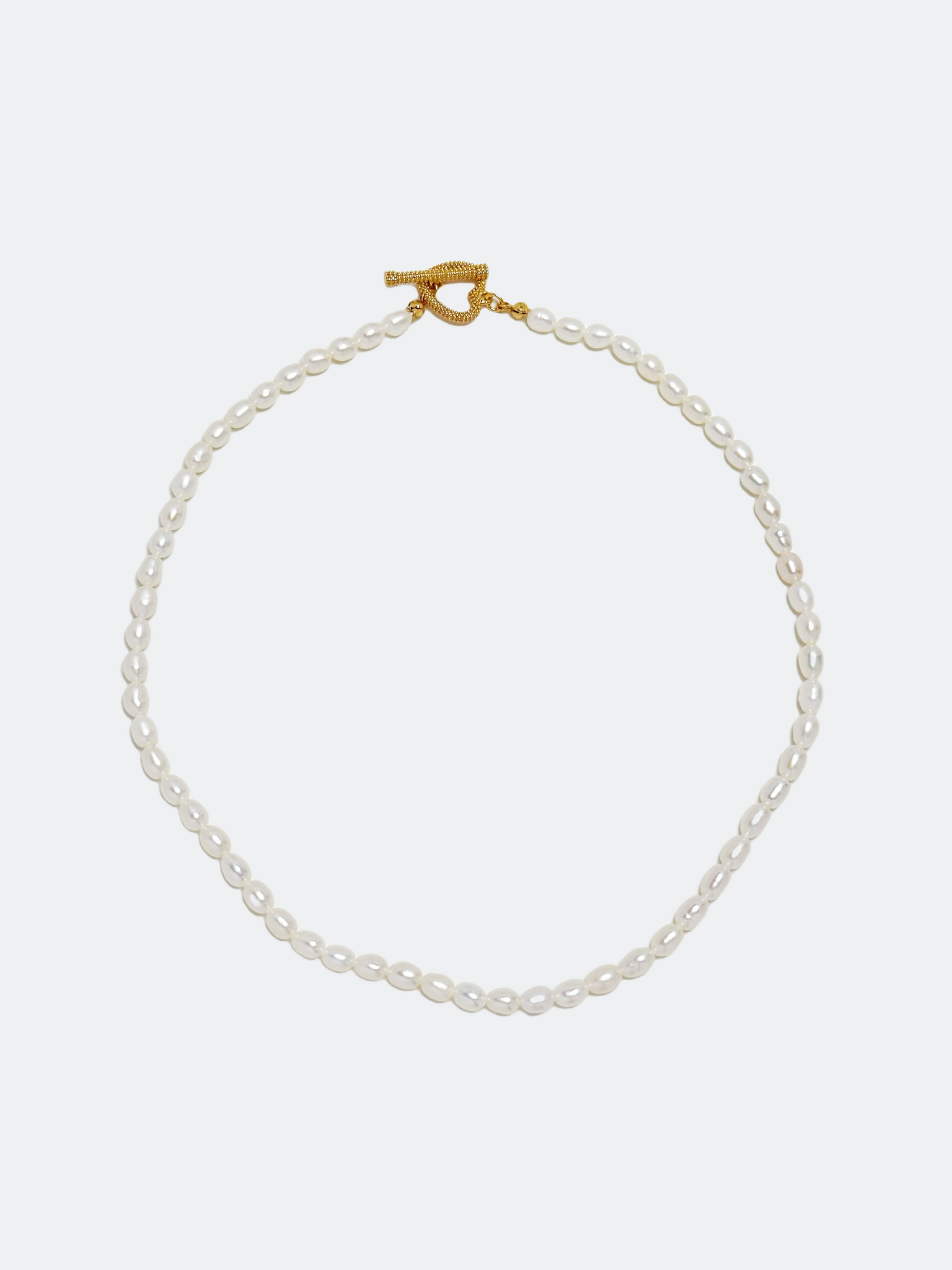 Choker med sötvattenspärlor och hjärta