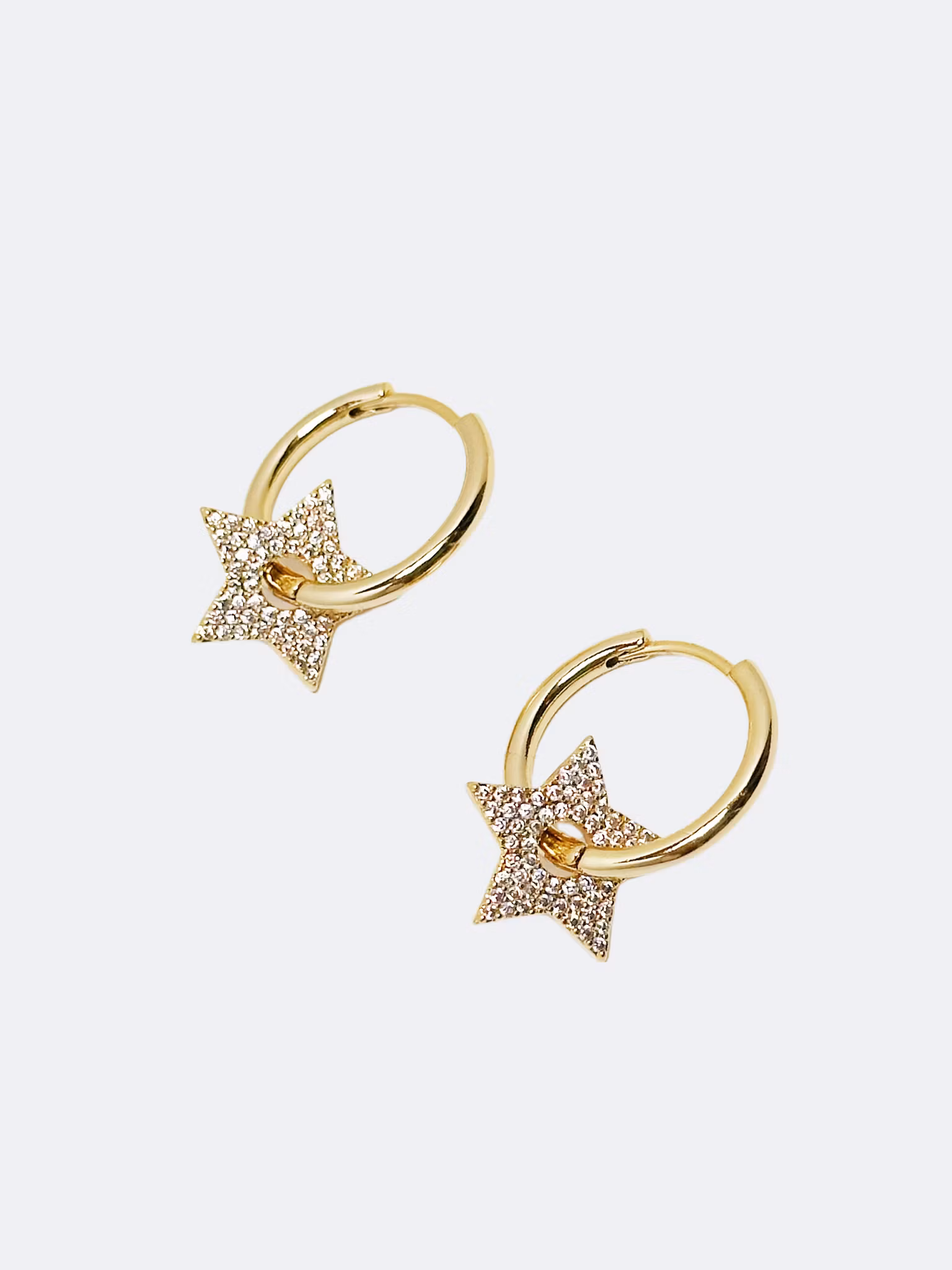 Guldfärgad hoops med stjärnor och Cubic Zirconia