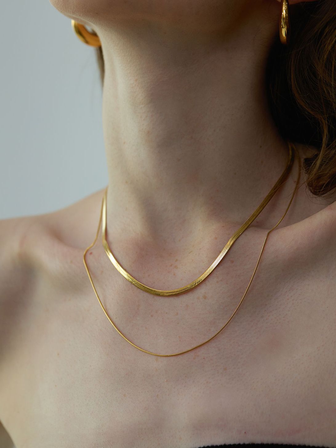Dubbelt kedjehalsband i stål med 18k guld