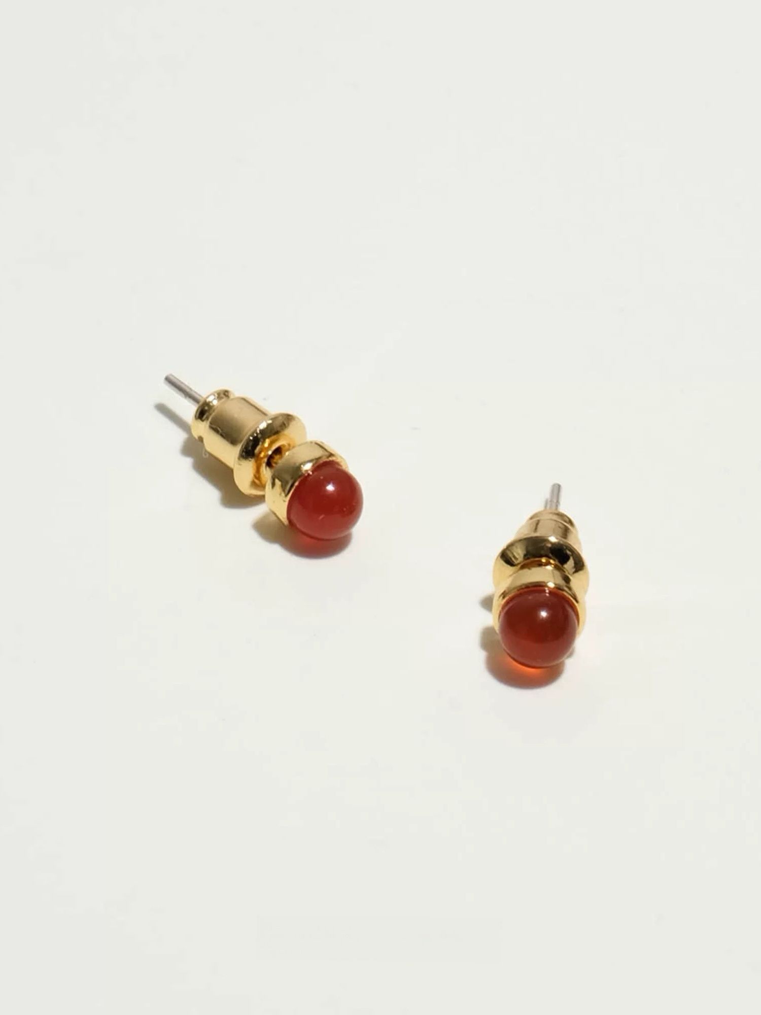 Feng Shui örhängen - Röd agat studs