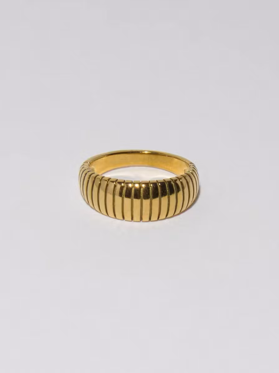 Tunn ring i stål med 18k guld med trådmönster