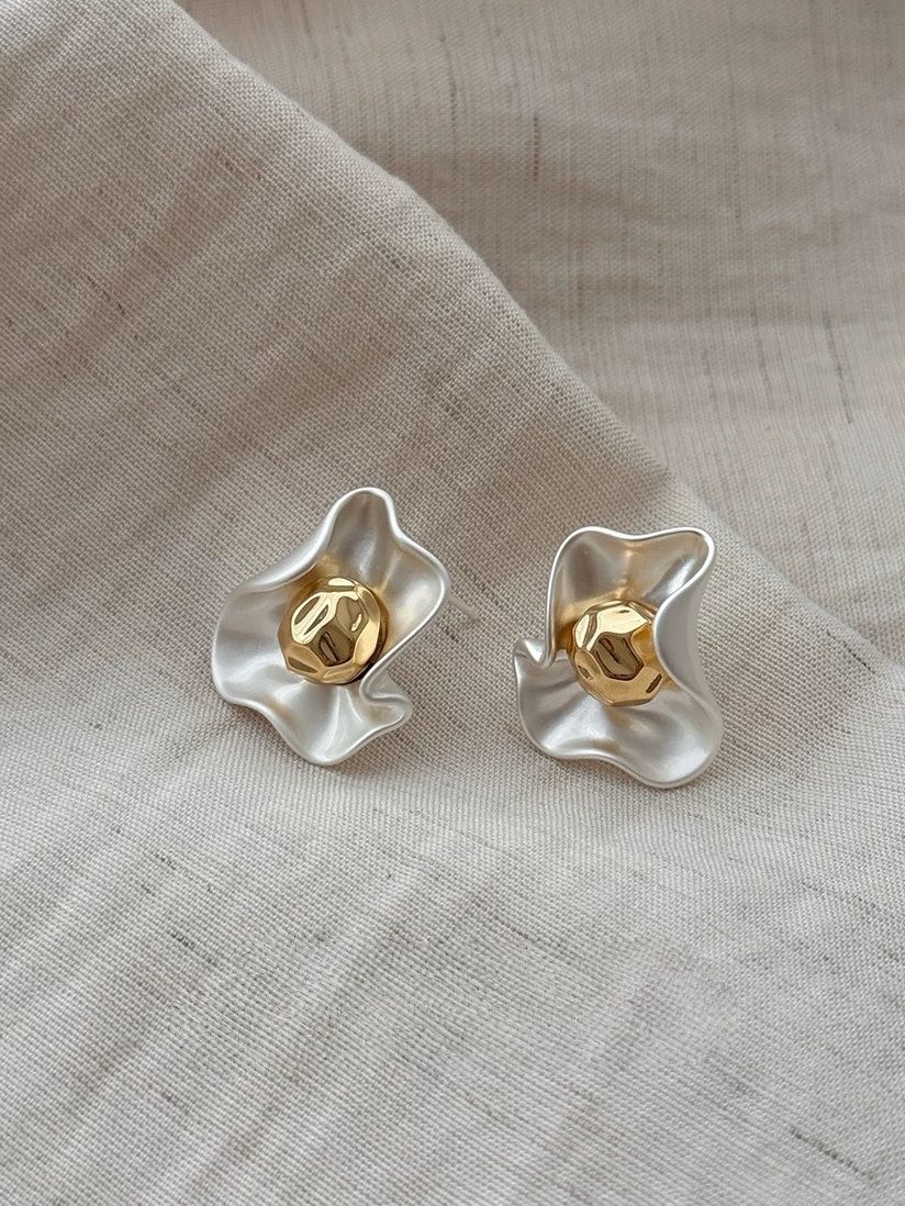 Studs med texturerade blommor