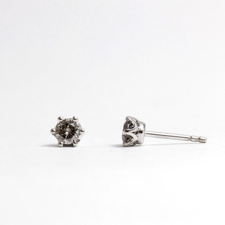 Studs örhängen, Salt and pepper diamant