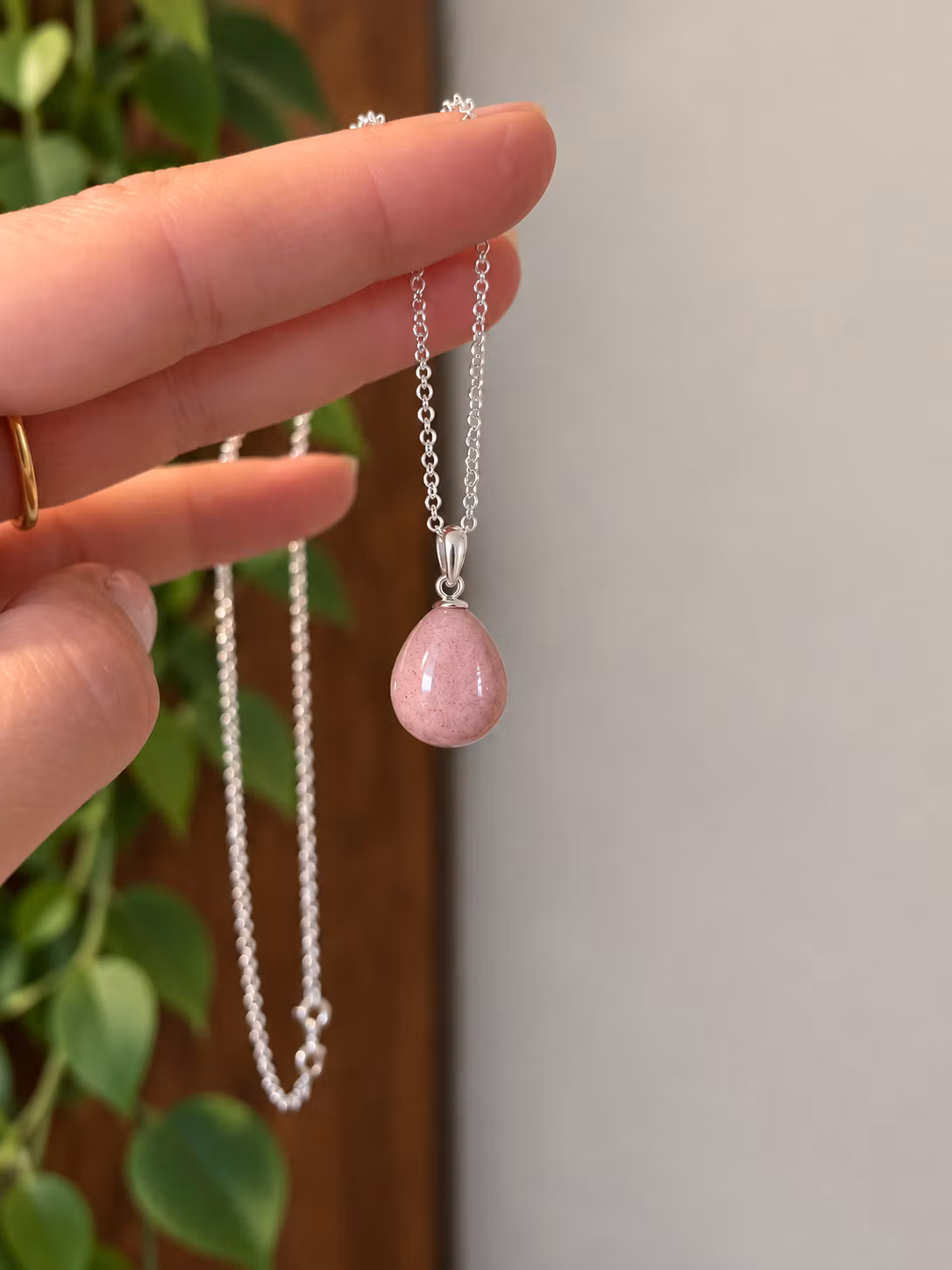 Halsband- Rosa månsten