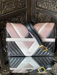 Väska Quiltad trefärgad svart-dusty pink