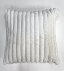 Kudde FURROW FAUX Vit 50x50cm m innerkudde - Milton Home
