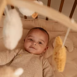 Musikmobil i trä beige – Little Dutch Newborn Naturals