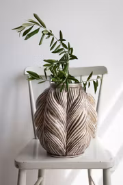 PERNILLA Vas beige i stengods – mjuka former