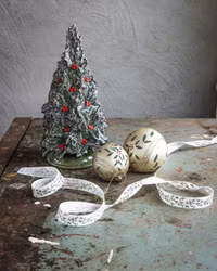 Julgran Järnek grön och röd 32 cm | A Lot Decoration