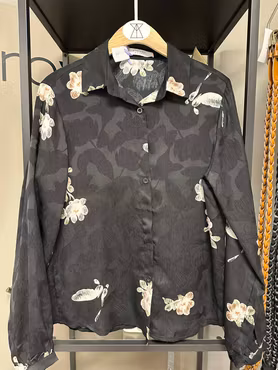 Blommig blus strl S