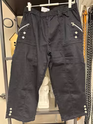 Svart byxa i caprimodell strl M