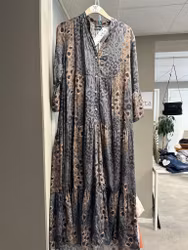 Långklänning i jordiga färger, stl XL (42/44)