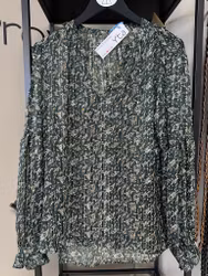 Mörkgrön, tunn blus med mönster och guldtrådar, stl L/XL