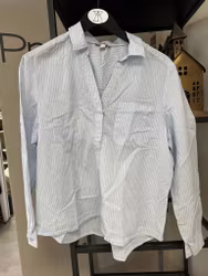 Ljusblå/vitrandig topp stl 40