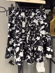 Mjuka svartvita shorts stl M/L