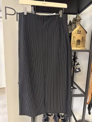 Kritstrecksrandig kjol stl M