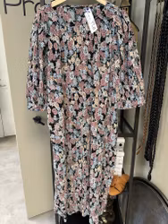 Blommig klänning stl 46