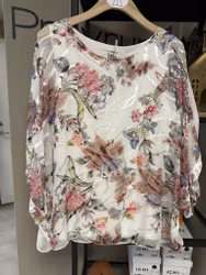 Vit blus med blommor stl S/M