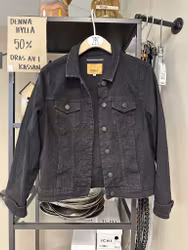 Svart jeansjacka stl 42