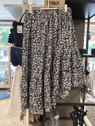 Snett skuren kjol stl M