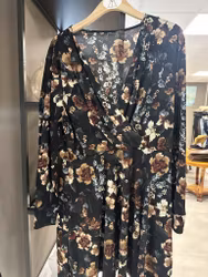 Mörkblommig klänning stl L