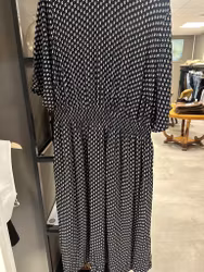 Lång svartvit klänning stl 2XL