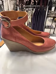 Röd skinnsandal stl 40