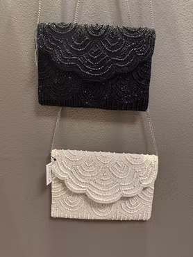 Clutch/väska med pärlor