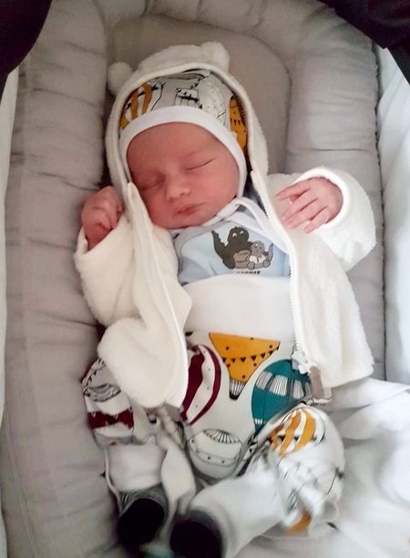Lilla Babysetet - Hjälmmössa och Baggybyxa, exempelbild