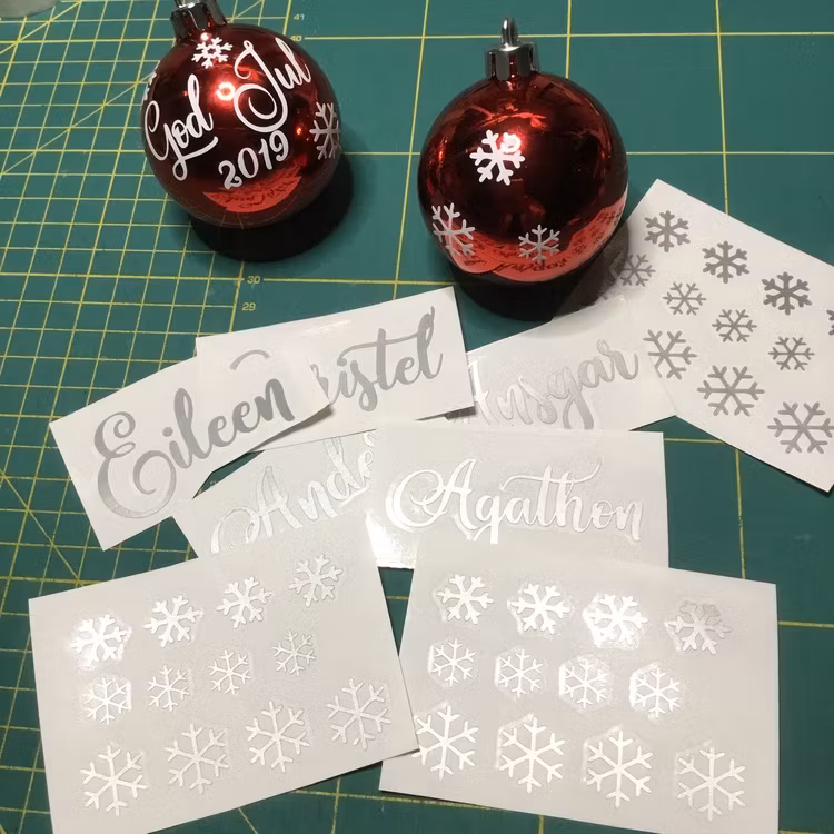 Snöflingor, textdekaler till julgranskulor