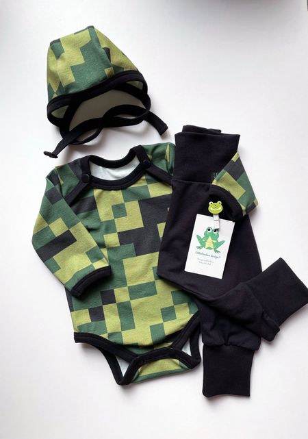 Stora Babysetet - exempelbild 2, mönstrad body/mössa o enfärgad byxa