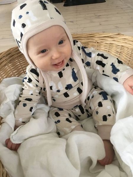 Stora Babysetet - mössa, baggybyxa, body - exempelbild