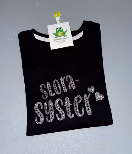 T-shirt Storasyster, svart med Glitter Ljus Confetti