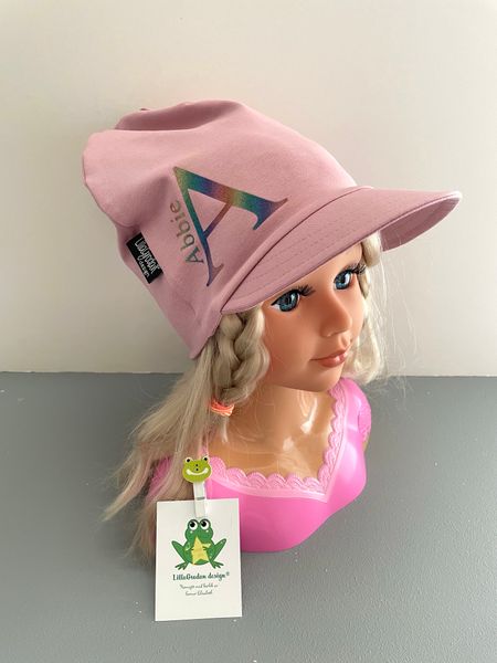 Bokstav/Namn-mössa, Dimrosa m Glittervinyl Regnbåge - tryck höger sida