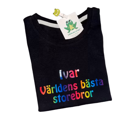Tshirt "Världens Bästa...", typsnitt 6, Regnbågsränder (text enl kunds önskemål)