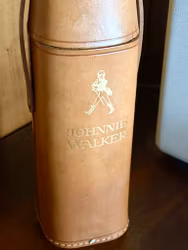Läderfodral för flaska med logotype Johnnie Walker
