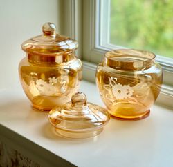 2 burkar i glas med lock