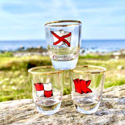 6 snapsglas med signalflaggor och guldkant