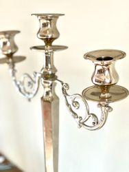 Trearmad kandelaber silverfärgad