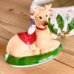 Kakburk av porslin med ren