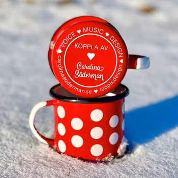 Emaljkopp designad av Carolina Söderman