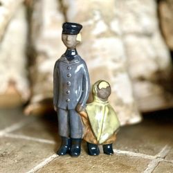 Figurin ”Amerikafararna/Utvandrarna” JIE Elsi Bourelius