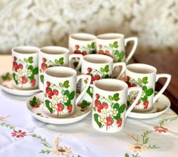 8 koppar och fat med jordgubbar Portmeirion Pottery England