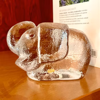 Bokstöd/dekoration elefant Skruf glasbruk Lars Hellsten