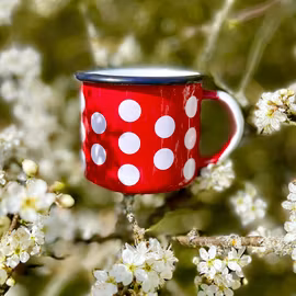 Emaljkopp designad av Carolina Söderman