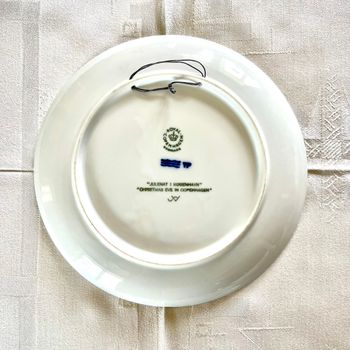 Jultallrik 1988 Royal Copenhagen ”Julenat i København”