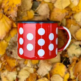 Emaljkopp designad av Carolina Söderman