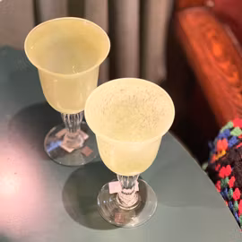 Ett par glas på fot SIA NOS