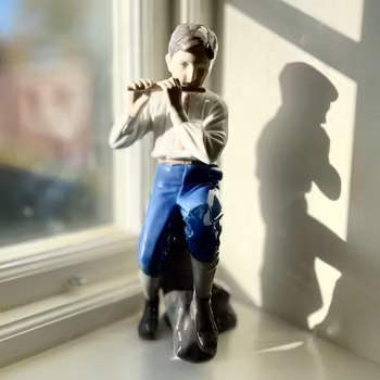 Figurin Pojke med flöjt Bing & Grøndahl